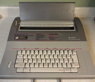 WORKS GREAT Vtg Smith Corona SL 570 Typewriter Spell Dictionary Keyboard Cover