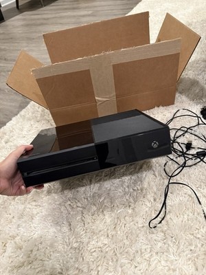 Microsoft Xbox One Black Console w/ 3 Controllers /charger / headset/ all cords