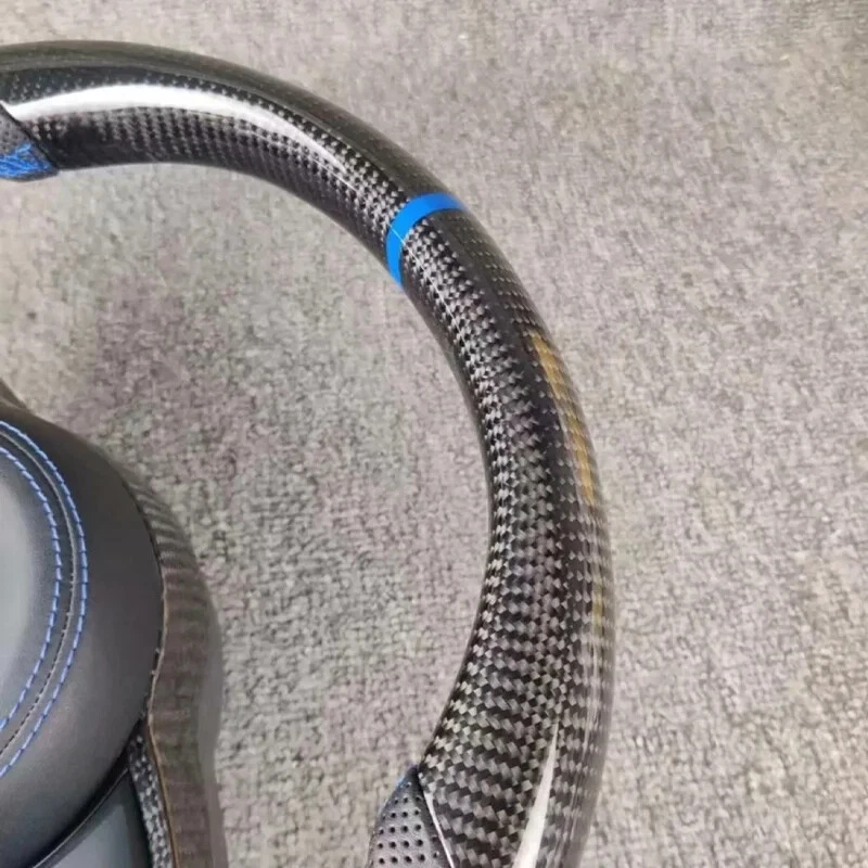 Volante de cuero de fibra de carbono para Volkswagen Golf MK7 MK7.5 GTE GTI GTD Foto 2 de 3