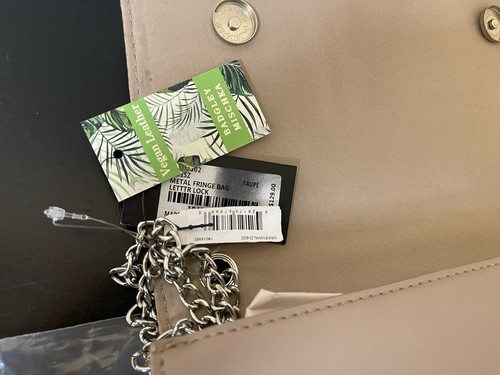 Badgley Mischka Womens Crossbody Bag Beige Nude Clutch Vegan Leather Chain Strap - Picture 8 of 12