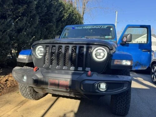 Brand New OEM Mopar '20-'24 Jeep Gladiator Satin Black Front Grille - 82216097 - Image 3 of 4