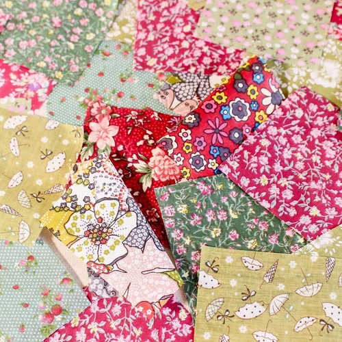 100 Mix Cotton Print Flower10cm Fabric Squares Bundle for Quilting & Patchwork - Picture 6 of 7