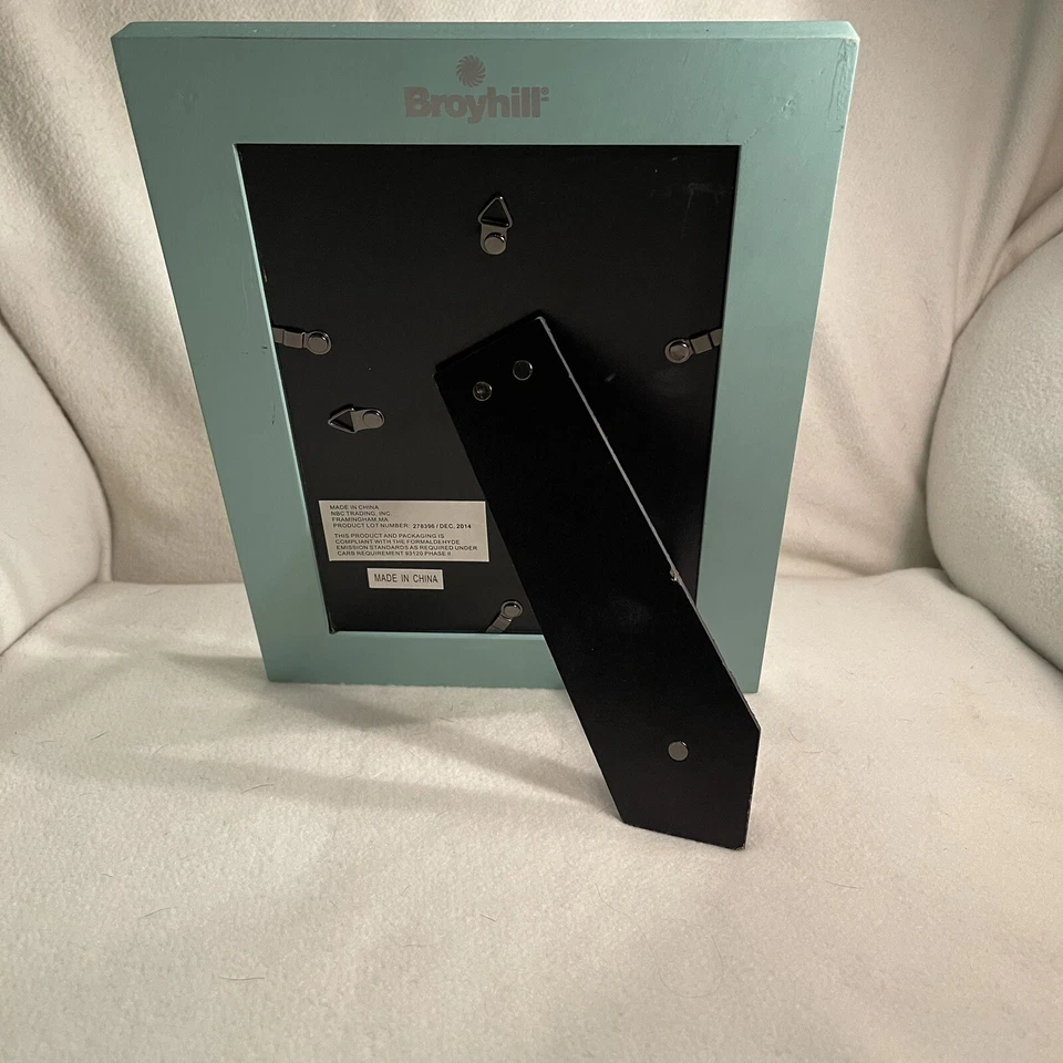 "Marco de madera Broyhill verde pastel con estera beige colgante o soporte 4x6"" con" Foto 3 de 4