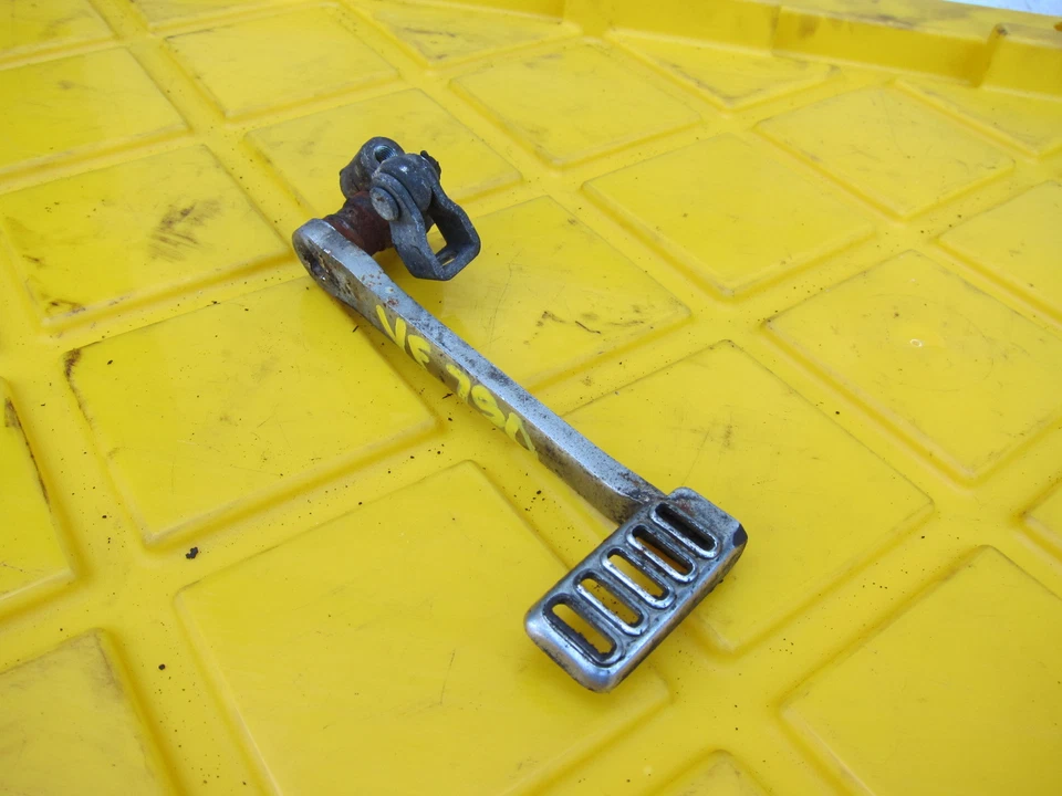 Honda V45 Interceptor VF750F 1983 OEM juego trasero derecho pedal de freno Foto 2 de 4