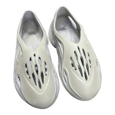 Yeezy foam runners size 6 Men  s 7.5 Women  s Granite MX