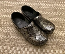 DANSKO Professional Clogs Crisscross Cross Hatch Patent Leather 40 / US 9.5 - 10