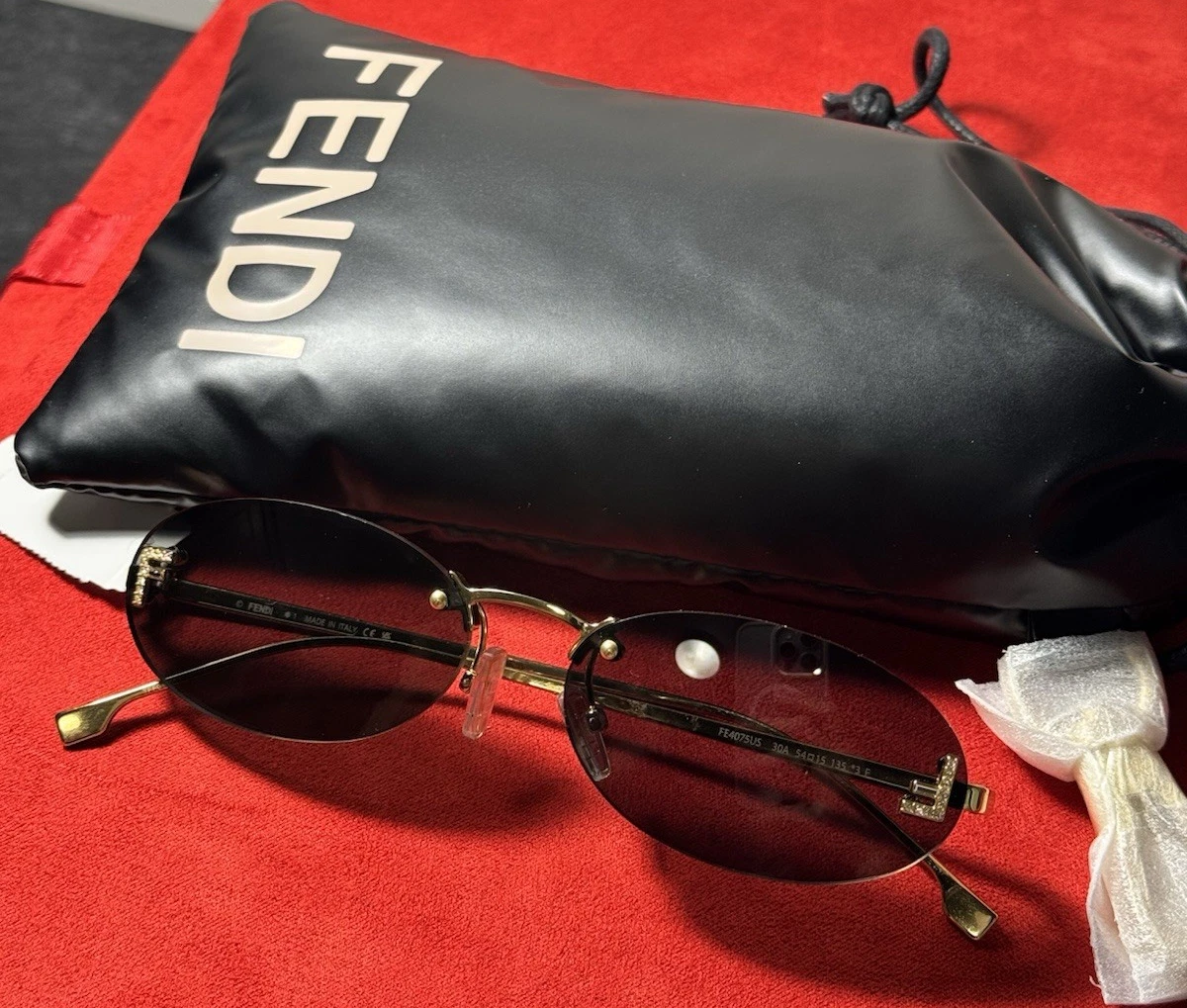 Fendi Sunglasses Monogram Lens Cloth + Case, Black, Has Velvet Fendi FF design Sunglasses FENDI Ff diamonds FE40139I 01V 53-19 Black in  main image 4