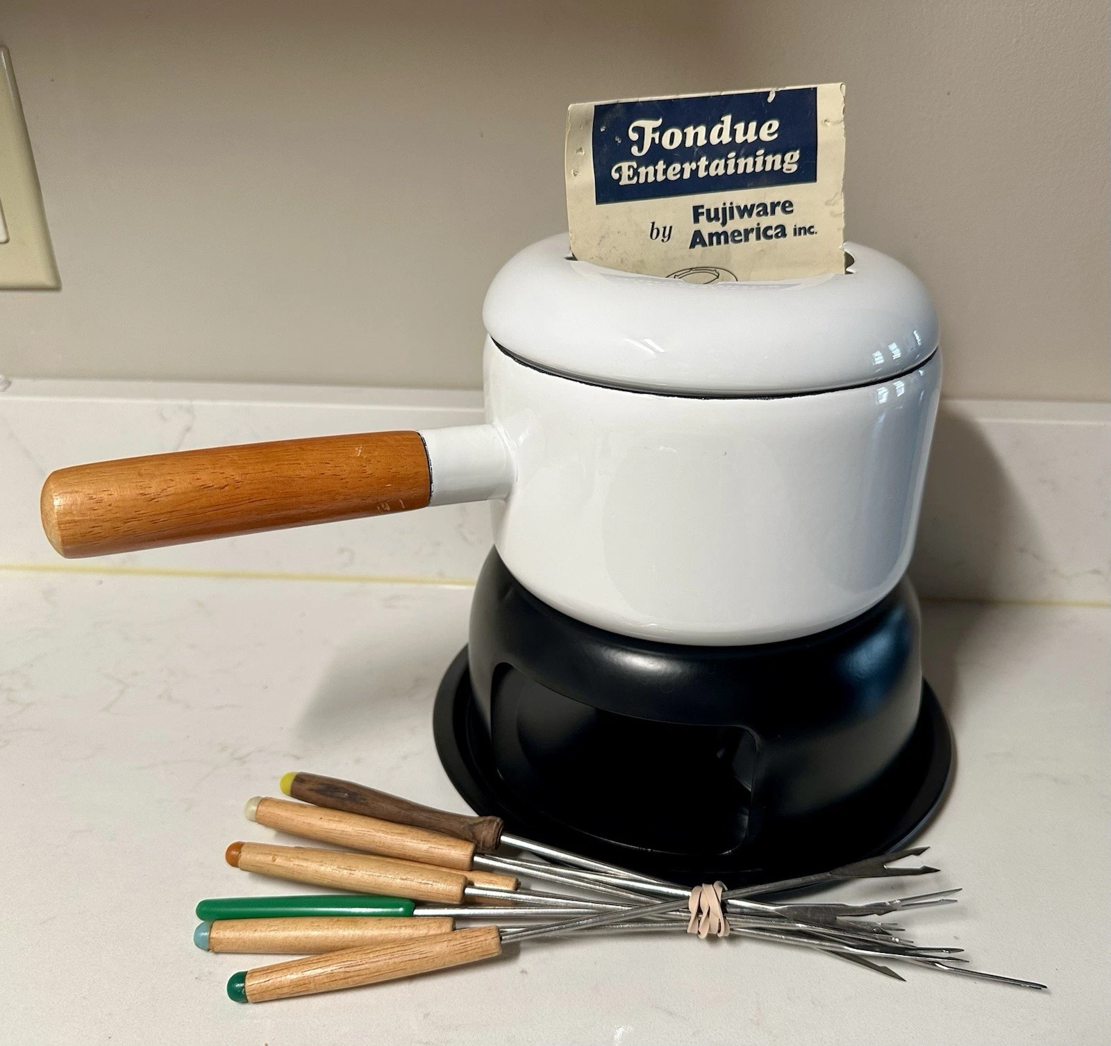 Vintage Fujiware White Enamel Fondue Sat On Stand with Lid Forks And Recipes
Opens in a new window o