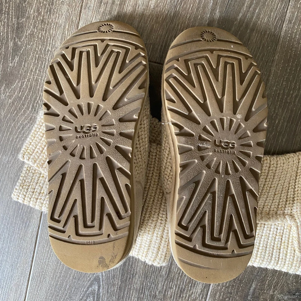 Mujer UGG 8 Botas Clásicas Cardy Tejidas Crema Marfil Dorado Lurex Botones Cortos Altos Foto 4 de 4