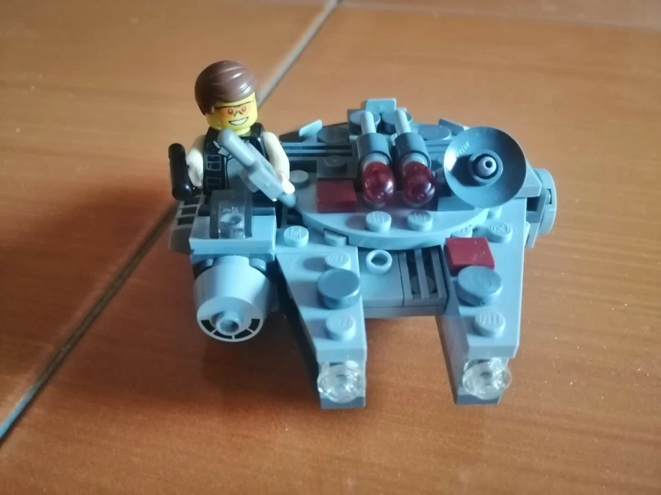 LEGO Star Wars 75030 Millennium Falcon, foto 2 di 4