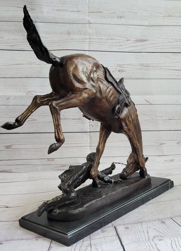 Sculpture en bronze de qualité musée FREDERIC FREDERICK REMINGTON vente officiel de poney méchant