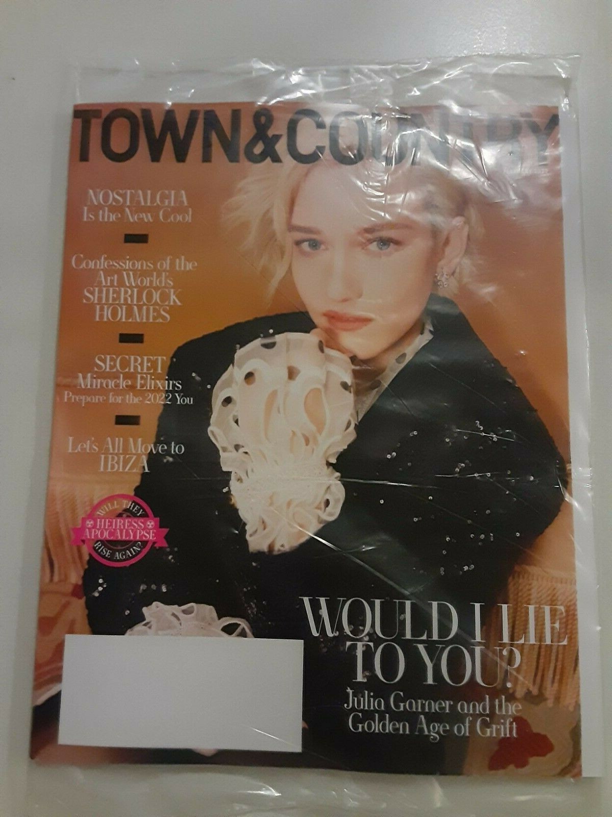 Town & Country Magazine February 2022 Issue -- JULIA GARNER Golden Age of  Grift | eBay