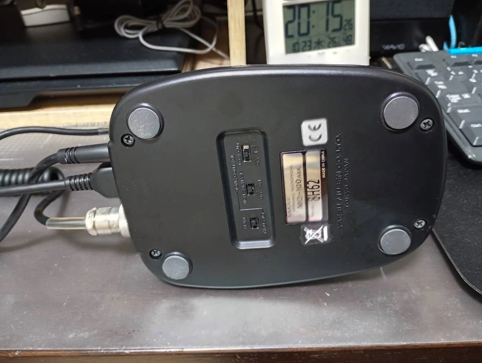 Micrófono dinámico de escritorio Yaesu MD-100A8X funcionando envío rápido Foto 3 de 3