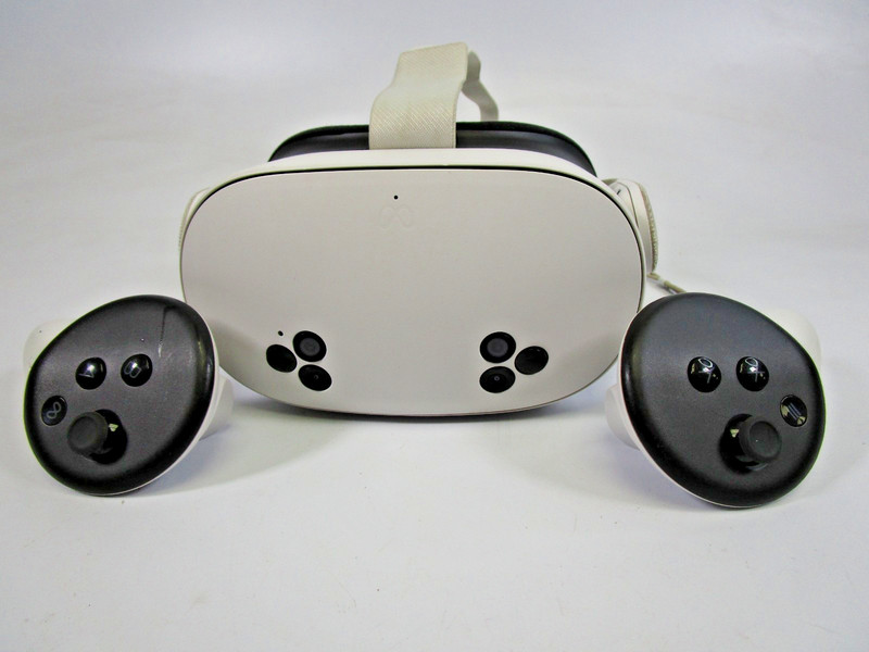 META QUEST 3S 128GB VR VIRTUAL REALITY HEADSET & CONTROLLERS P97