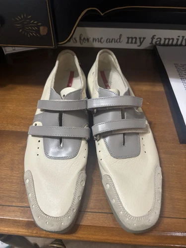 Baskets plates vintage PRADA cuir gris crème taille 38 fermeture sangle neuves sans étiquette