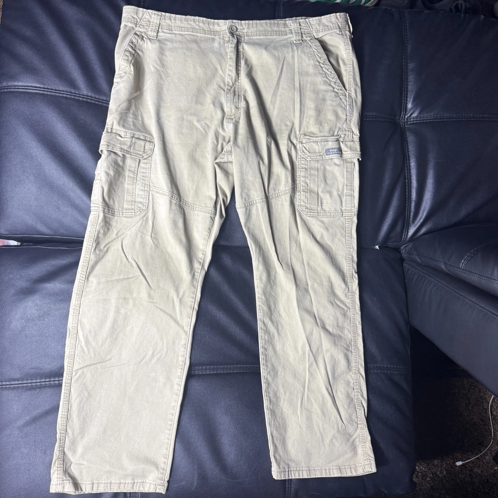 Wrangler Men's Cargo Pants Beige Relaxed Fit Flat Front Outdoor Size 42x32