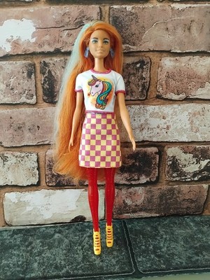 Barbie Colour Reveal Party Puppe Neysa Gesicht lange rote Haare Mattel neu gekleidet 2020