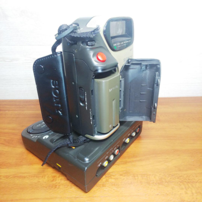 Used] Sony Camcoder Video Camera HI-8 CCD-SC7 LCD Handycam