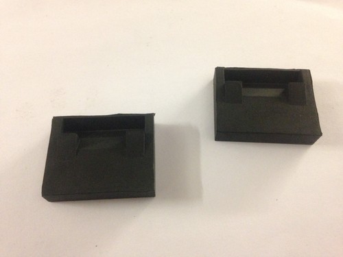 Peugeot 205 GTi Radiator Upper Rubber Securing Fastening Mount Block - 1327.08 - Picture 2 of 7