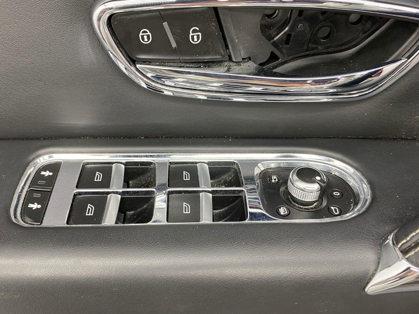 2016-2020 BENTLEY BENTAYGA OEM FRONT LEFT DOOR TRIM PANEL |BELUGA (BB) *SCRAPES*