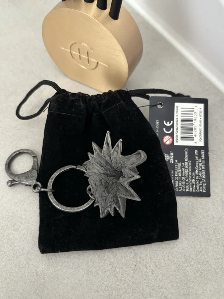 THE WITCHER WILD HUNT WOLF MEDALLION IN BLACK VELOUR DRAWSTRING BAG BNWT - Image 3 of 3