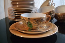 Japan Teegeschirr 'Geisha unter Zedern‘  / 23-teilig - perlmuttorange