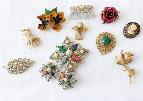 Vintage Brooch Lot Gold Tone Rhinestone Floral Cameo Costume Jewelry Bundle
