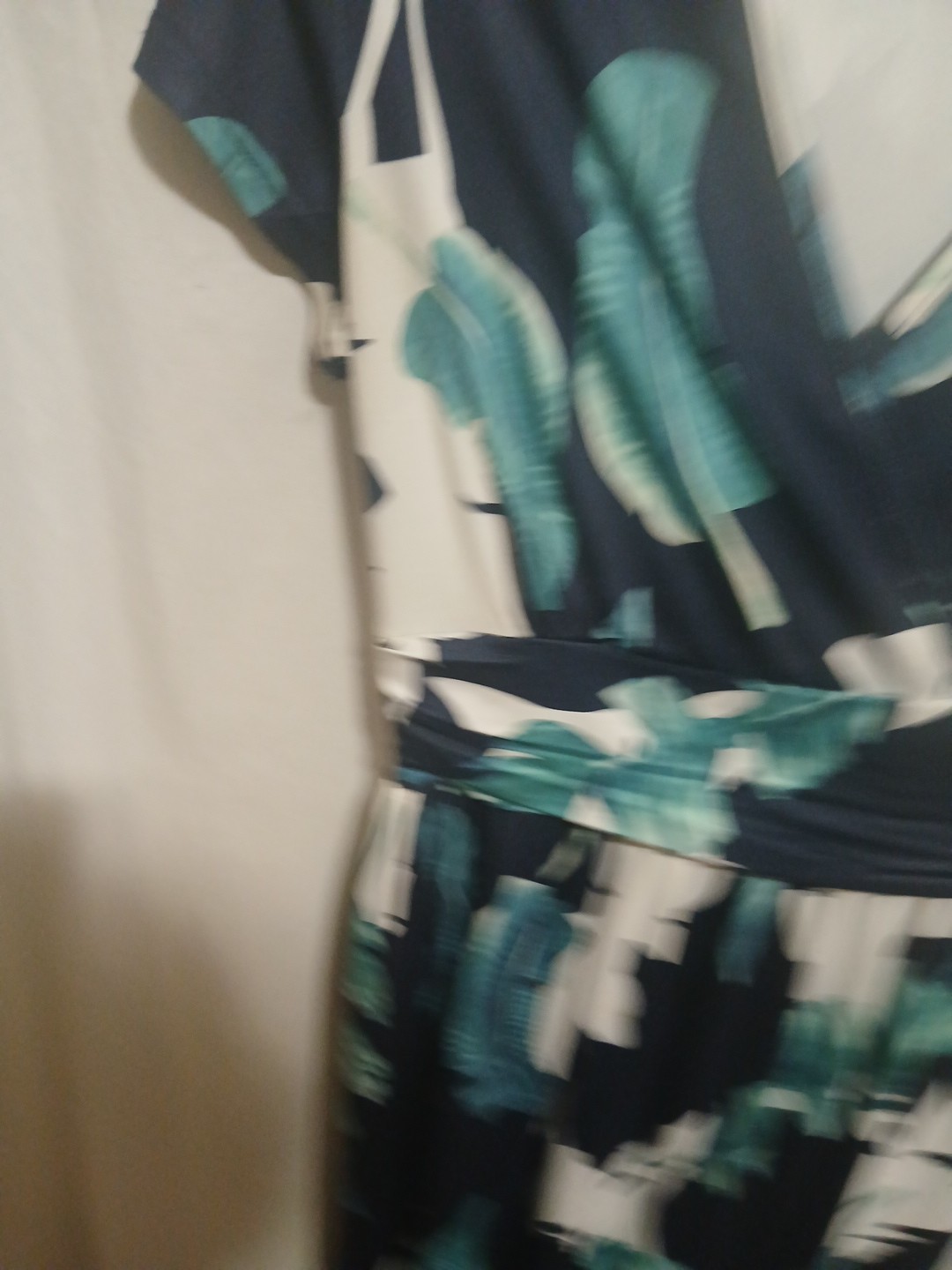 OUGES Women's S Navy Palm Print Short Sleeve Pock… - image 5