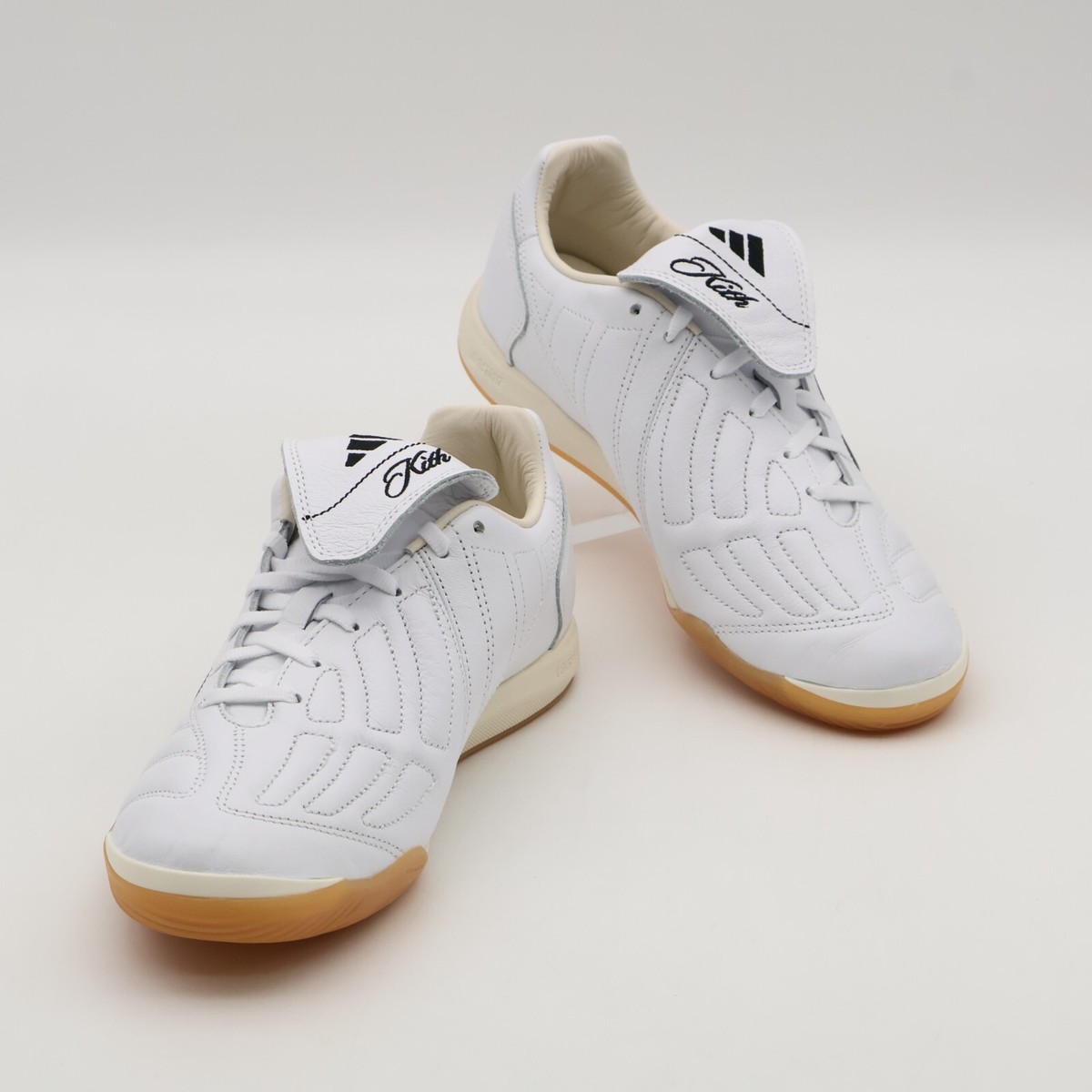 JS0727 Kith × adidas Football Predator 2002 IC White Black  display picture 3