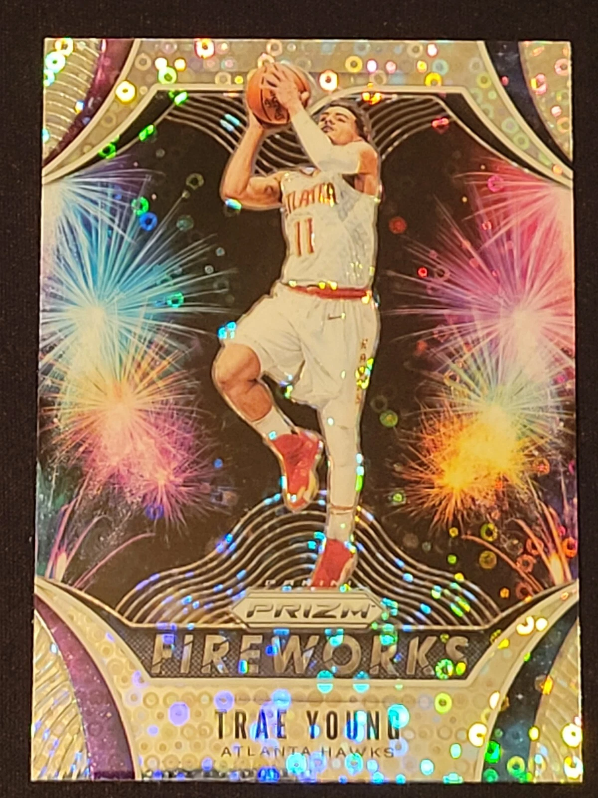 2019 PANINI PRIZM TRAE YOUNG #25 FIREWORKS FAST BREAK HOLO SILVER PRIZM HAWKS
