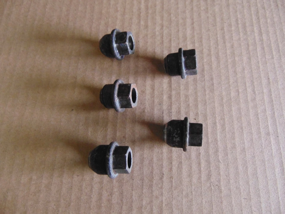 Ford Crown Victoria 2003-2011 5 tuercas usadas #7816 Foto 2 de 3