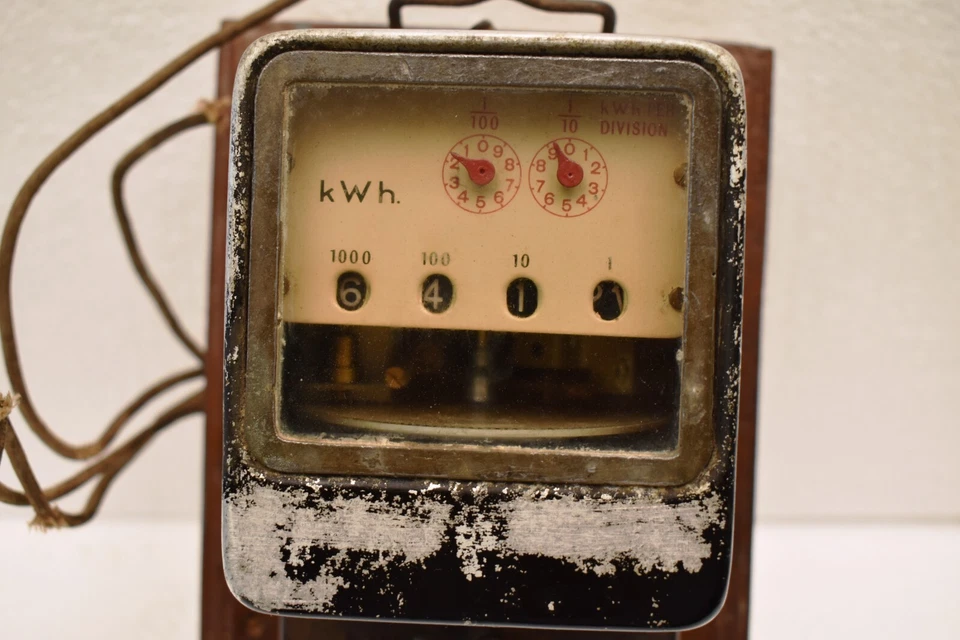 Vintage Industrial Electric Meter on Wooden Base – Rare Collectible Electricity - Image 4 of 4