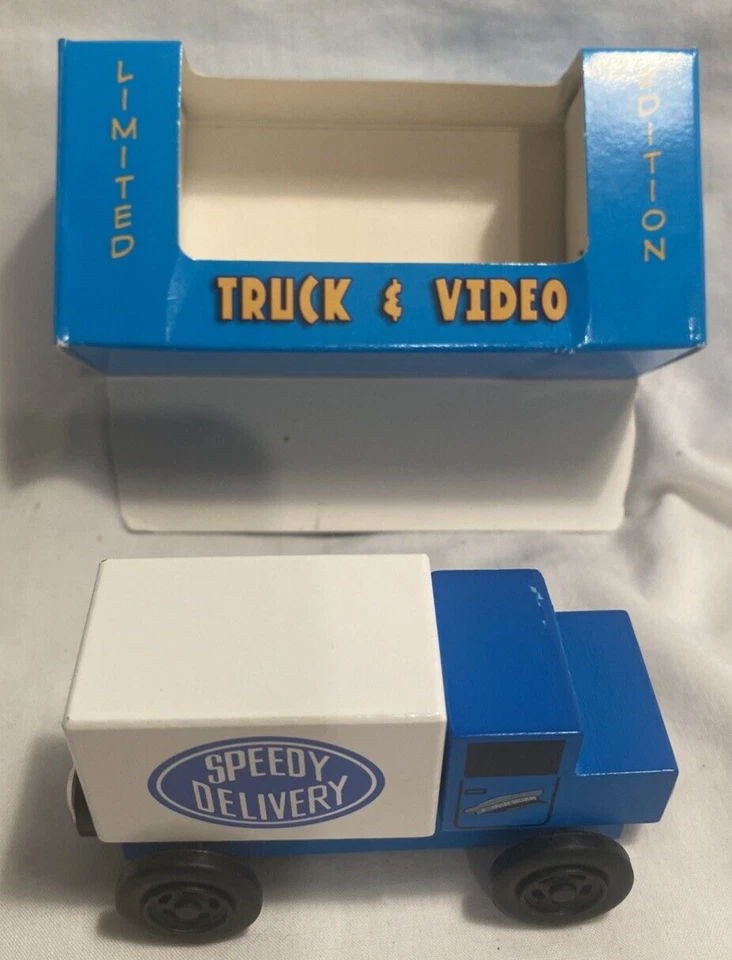 Camión de reparto rápido Mister Rogers Mr McFeely de madera compatible con tren Brio Foto 2 de 4