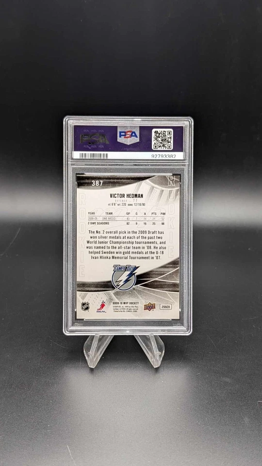 2009-10 Upper Deck MVP Victor Hedman Super Script Rookie RC #387 PSA 8 22/25 - Image 2 of 2