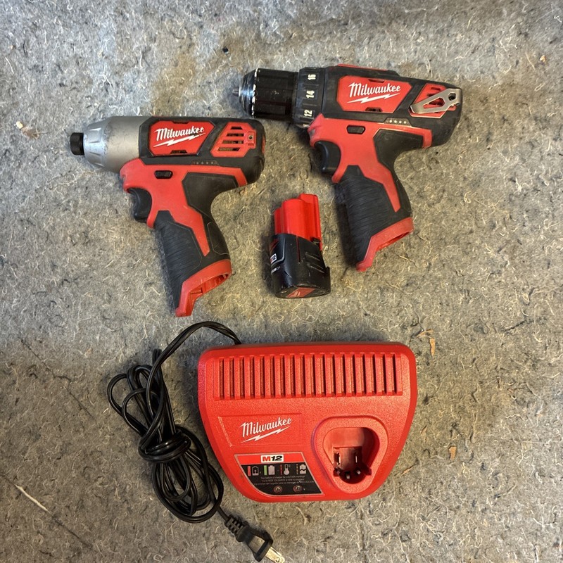 Milwaukee M12 12V Drill 2407-20 and Impact Driver 2462-20 Batt and Chrgr Combo