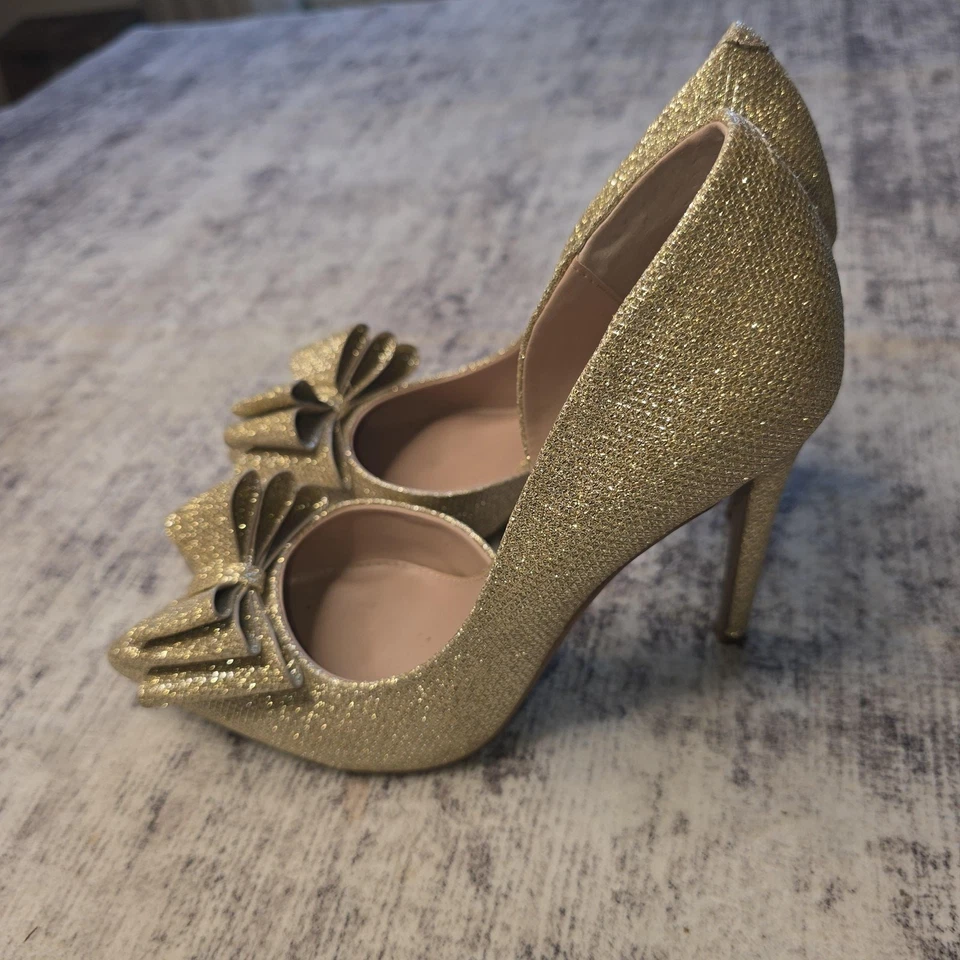 Betsey Johnson 高跟鞋女式 7 码金色闪光蝴蝶结高跟鞋派对 D'Orsay Coquette — 第 4/4 张图片