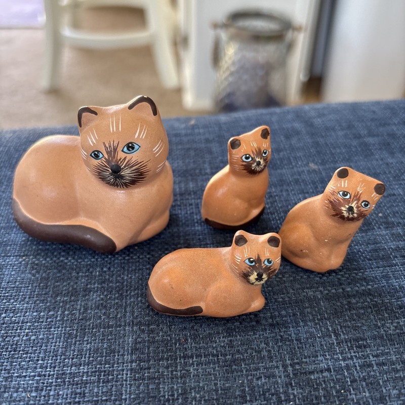 Charming Miniature Hand Made Momma And 3 Kittens Figurines