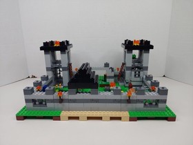 LEGO The Fortress 21127 MINECRAFT 99% Complete READ