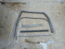 NISSAN QASHQAI DOOR RUBBER TRIM SEAL WINDOW GUIDE REAR RIGHT J10 2007-2010