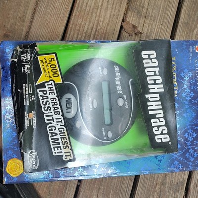 Catch Phrase The Grab it Guess it Pass it Hasbro Game 2015 Black Color NIB DMG