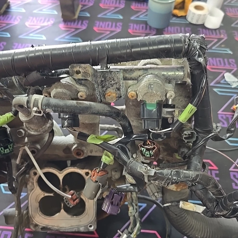 Впускной коллектор топливная рейка 98-04 Nissan Frontier 240SX Altima KA24DE 2,4 л - Изображение 3 из 4