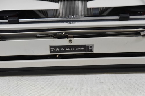 Adler Tippa Portable Mechanical Typewriter with Case - Vintage - Picture 14 of 21