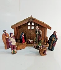 Vintage Nativity Set with Manger 8 Figurines, Includes Extra Bag Of Moss