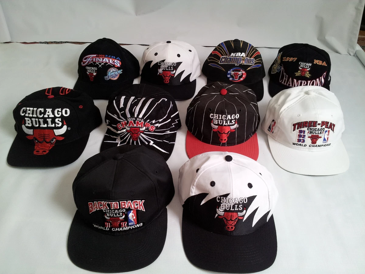 VINTAGE 12 CHICAGO BULLS STARTER AJD SPORTS SPECIALTIES LOGO7 LOGO