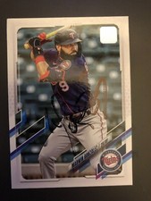 Minnesota Twins MARWIN GONZALEZ autographed 2021 Topps