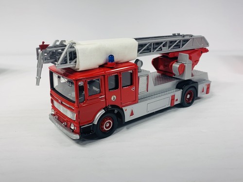 Corgi Nine Double Nine CC10305 AEC Mercury/Merryweather 100ft Ladder FIRETRUCK - Picture 7 of 11