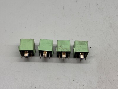 1x Original BMW 3er E46 E36 5er E39 Relais Grün 6136 8373700 #K145