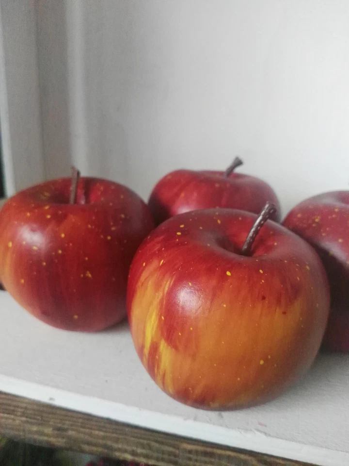 4 Äpfel Dunkelrot Matt 6cm Atrappen Dekoration Kunstobst Dekofrüchte Rot - Bild 3 von 4