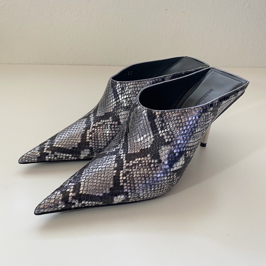 【BALENCIAGA】MULE PUMPS Leather pumps in black - Balenciaga | Mytheresa