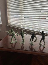 4 1960s Toy Soldiers 2 are Marx brand